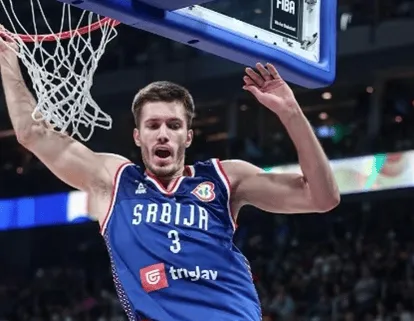 彼得鲁舍夫全场6中3,罚球6中6得到12分4篮板1助攻2抢断